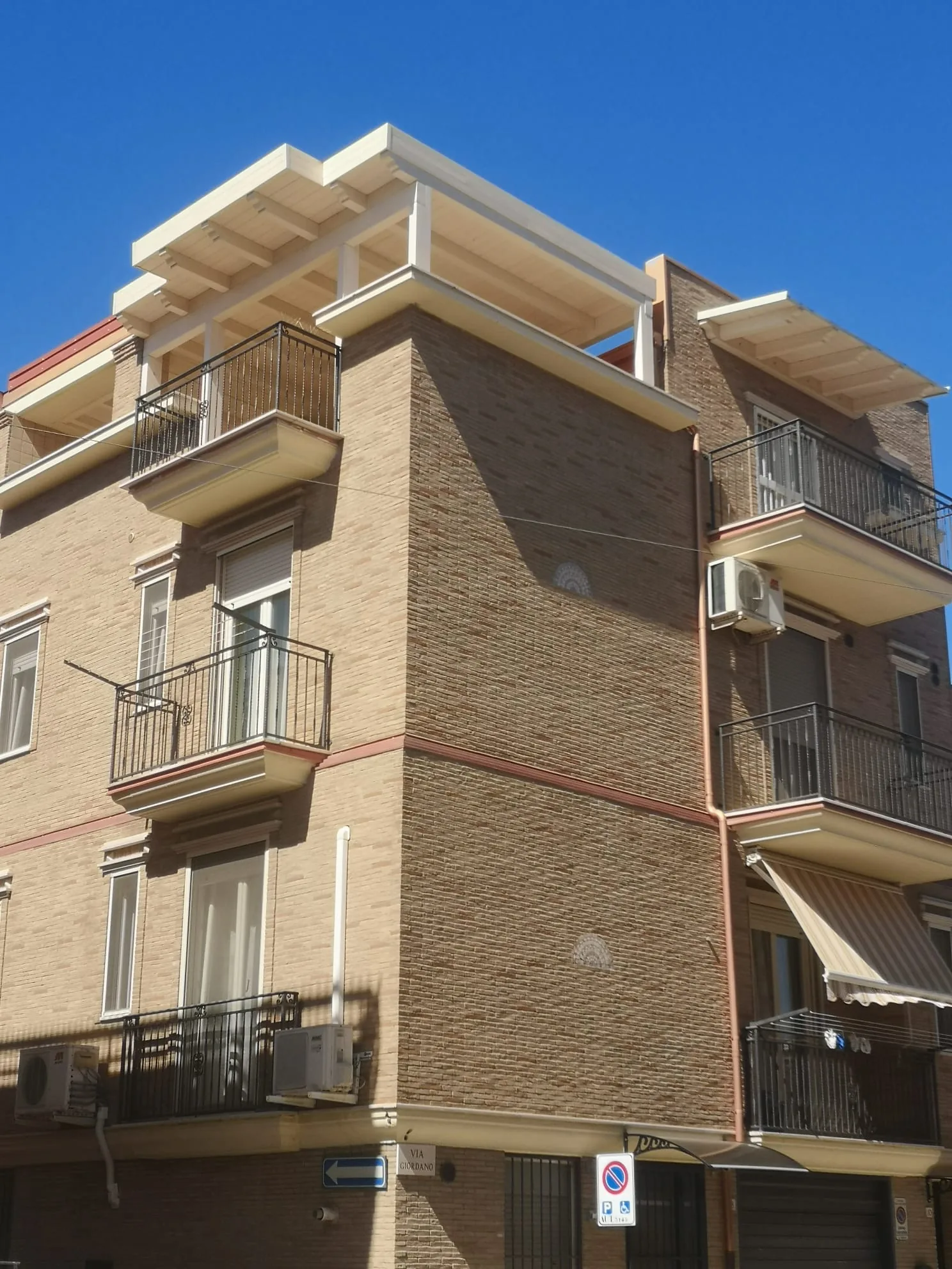 Tettoie in legno — realizzazione Soltec